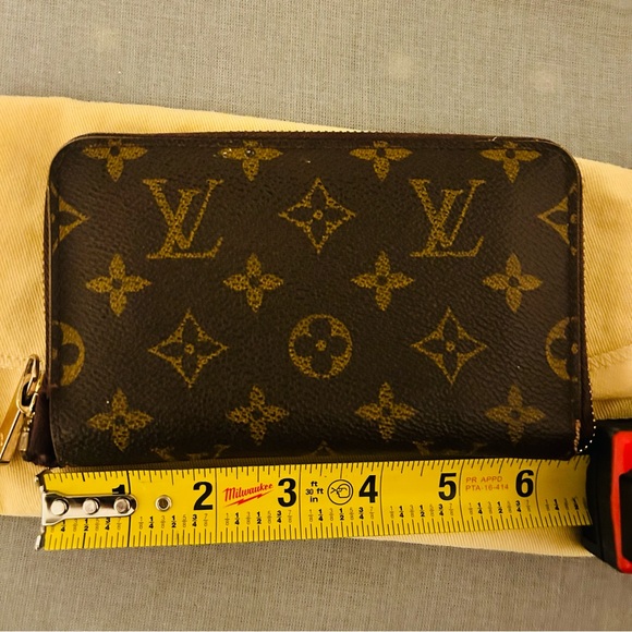 Louis Vuitton Zippy Wallet in Monogram-still for sale - Picture 15 of 17